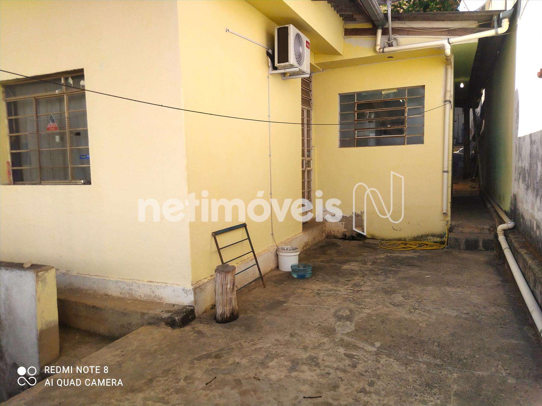 Entrada lateral da casa 