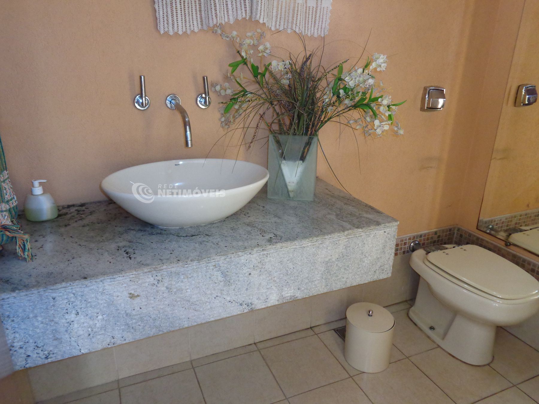 Lavabo piso inferior.