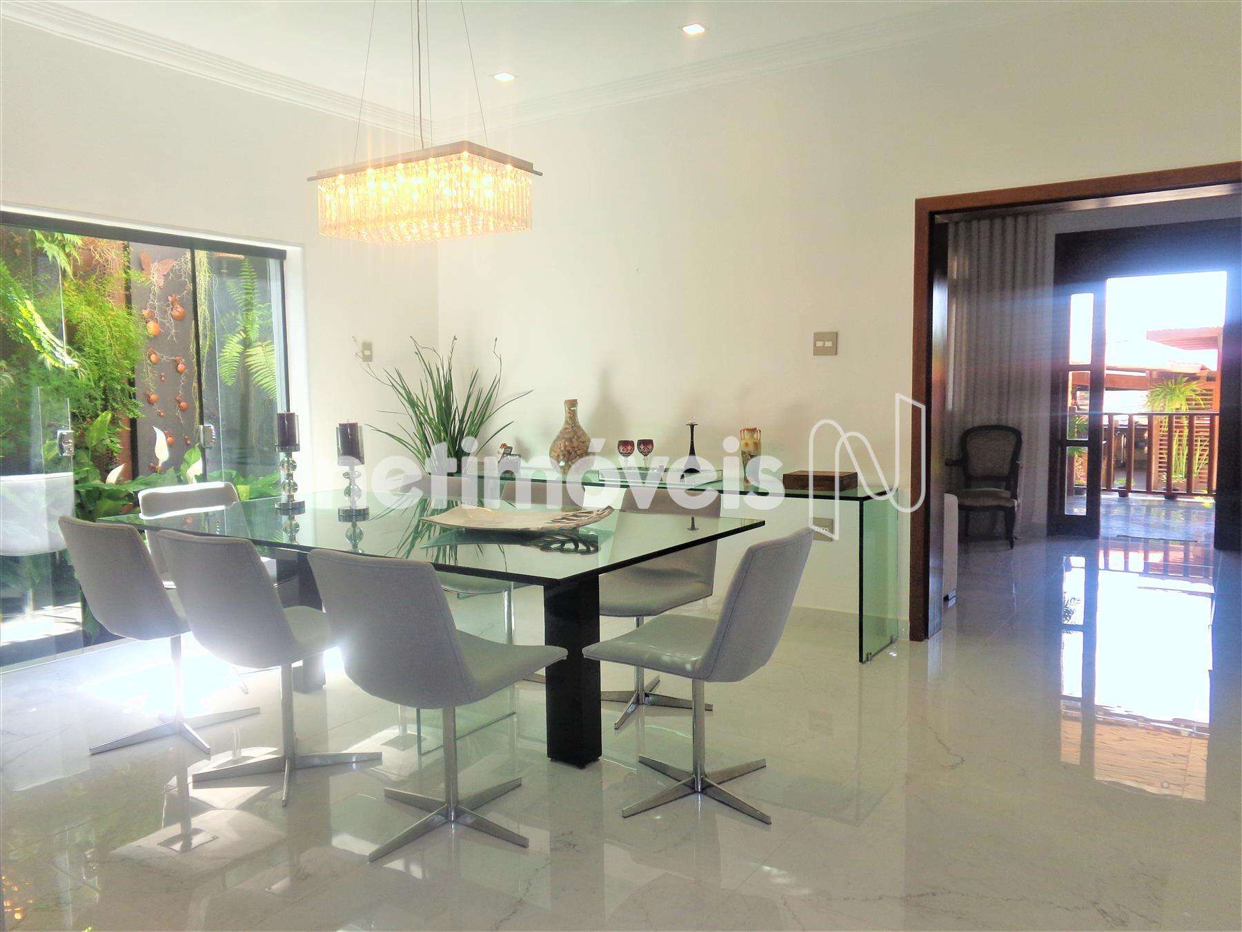 Sala de jantaroutro ângulo