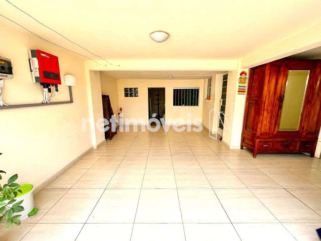 Quarto com suite e quarto de despejo