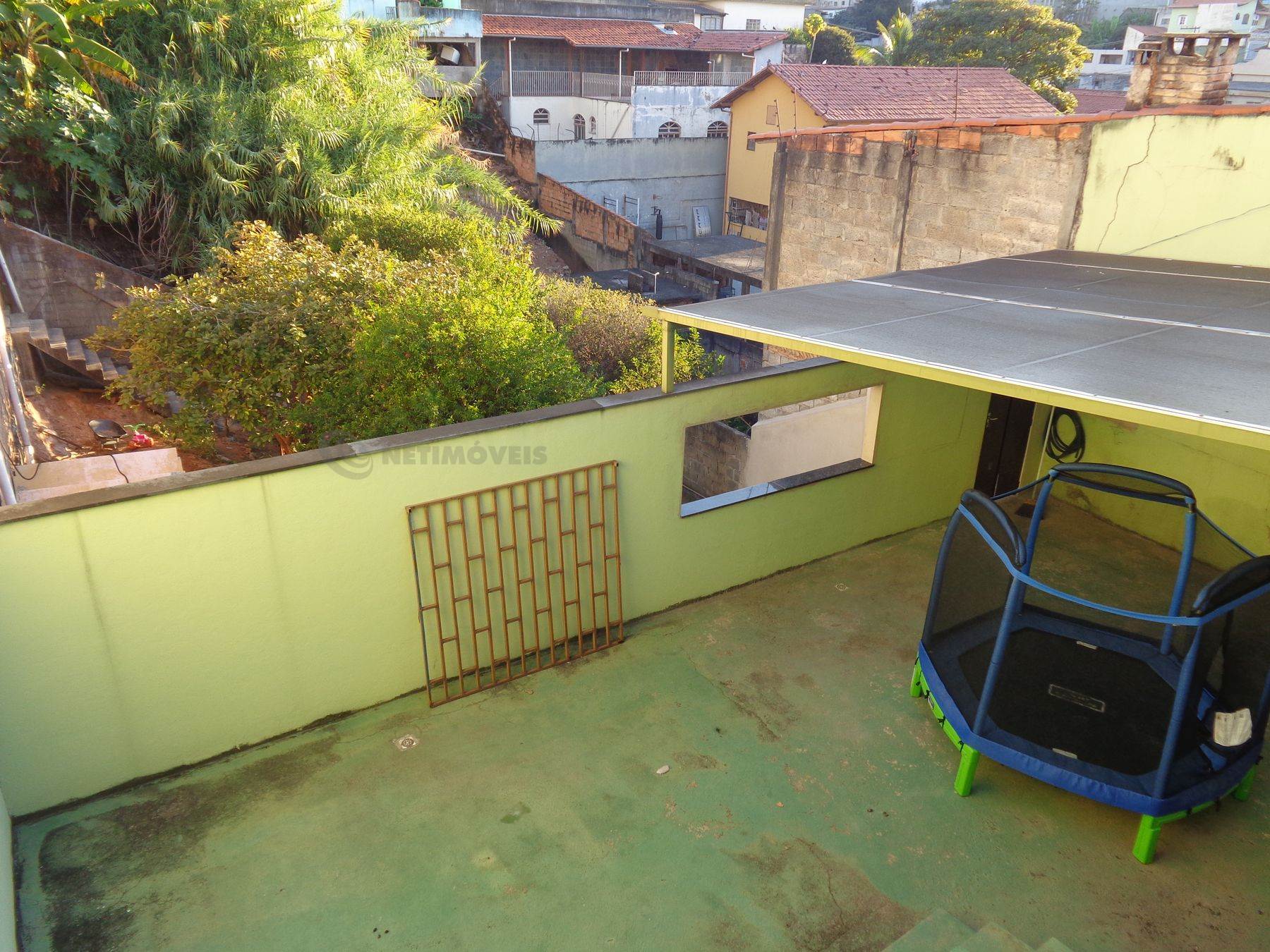 Área externa fundos.