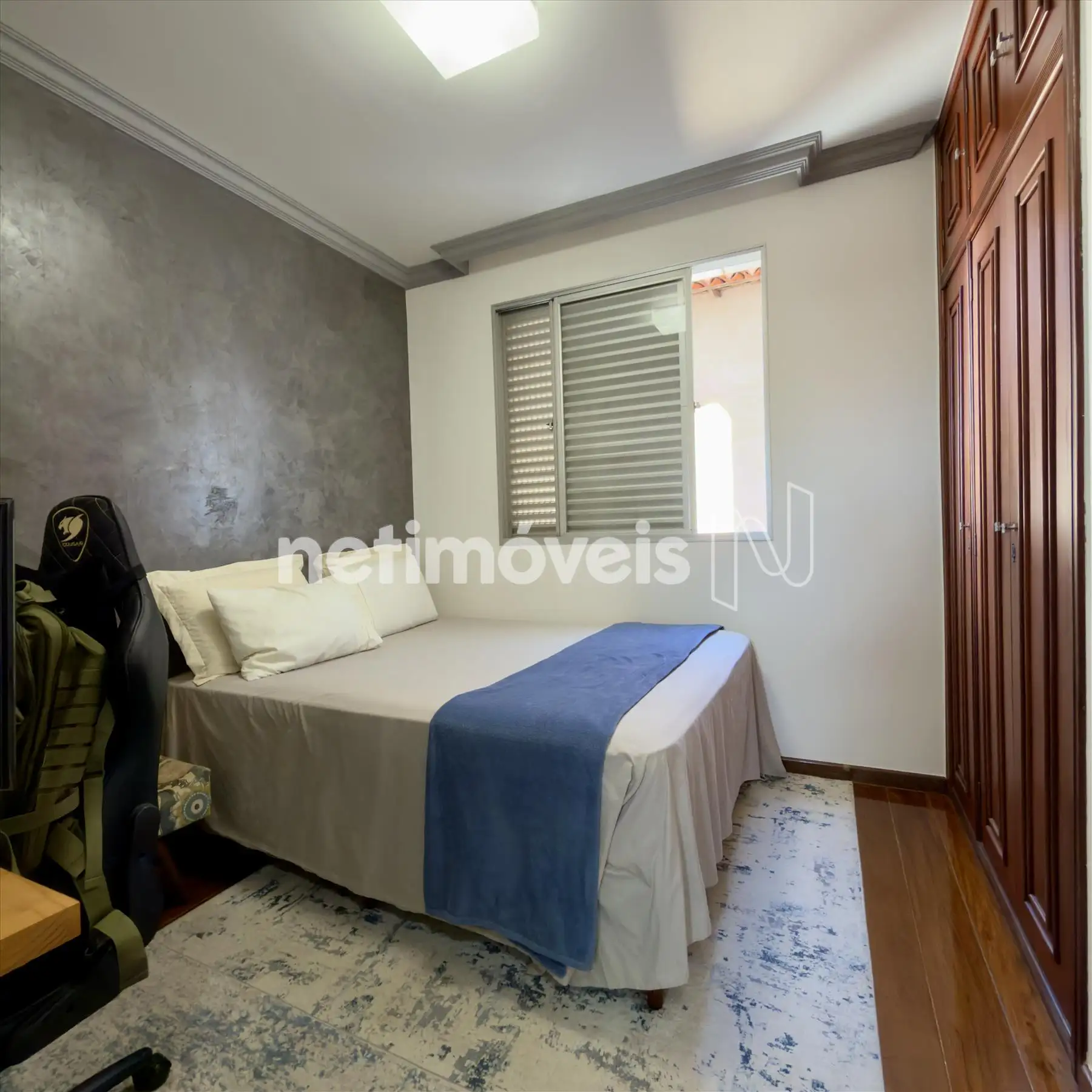 Quarto 3 + armário