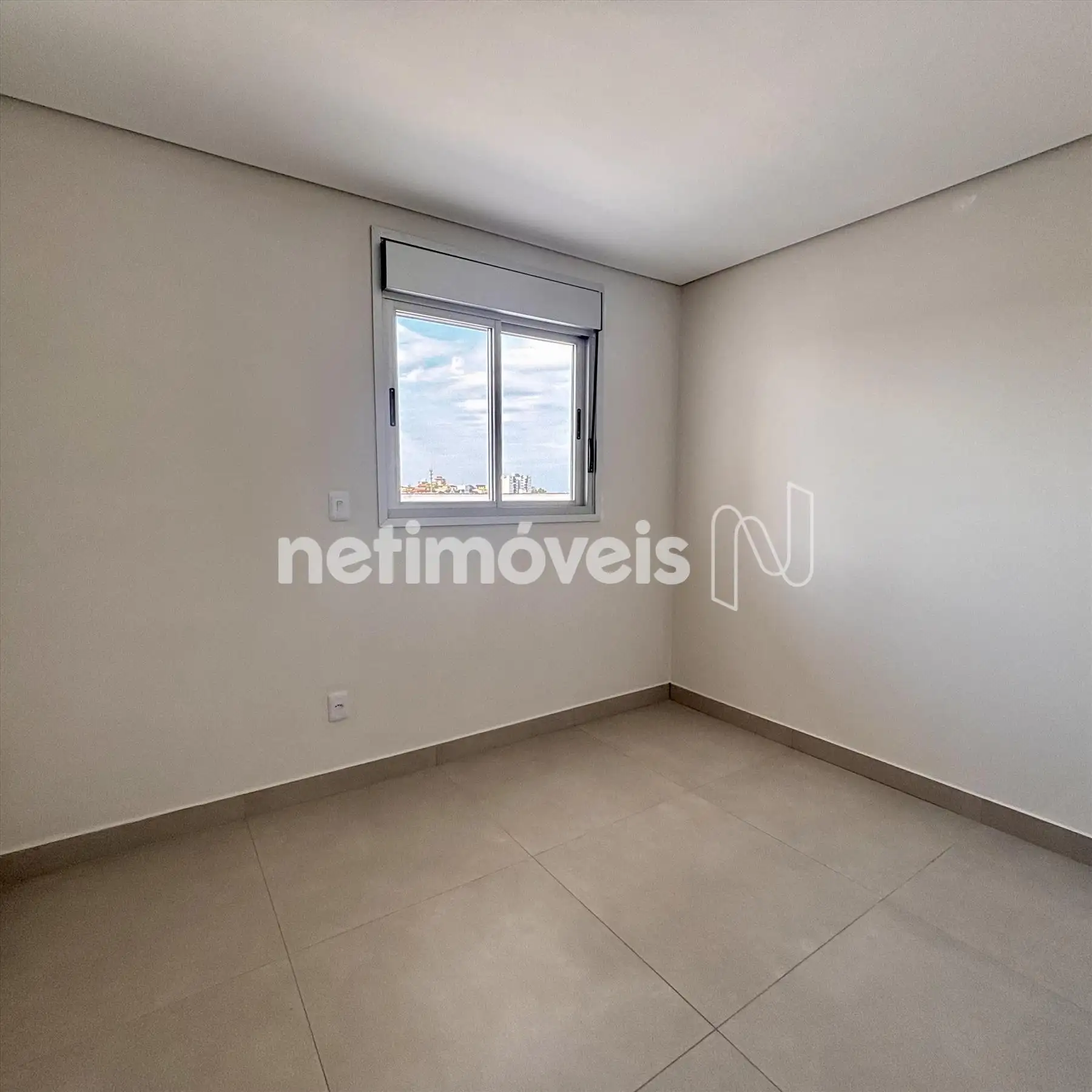 Quarto 4, cobertura