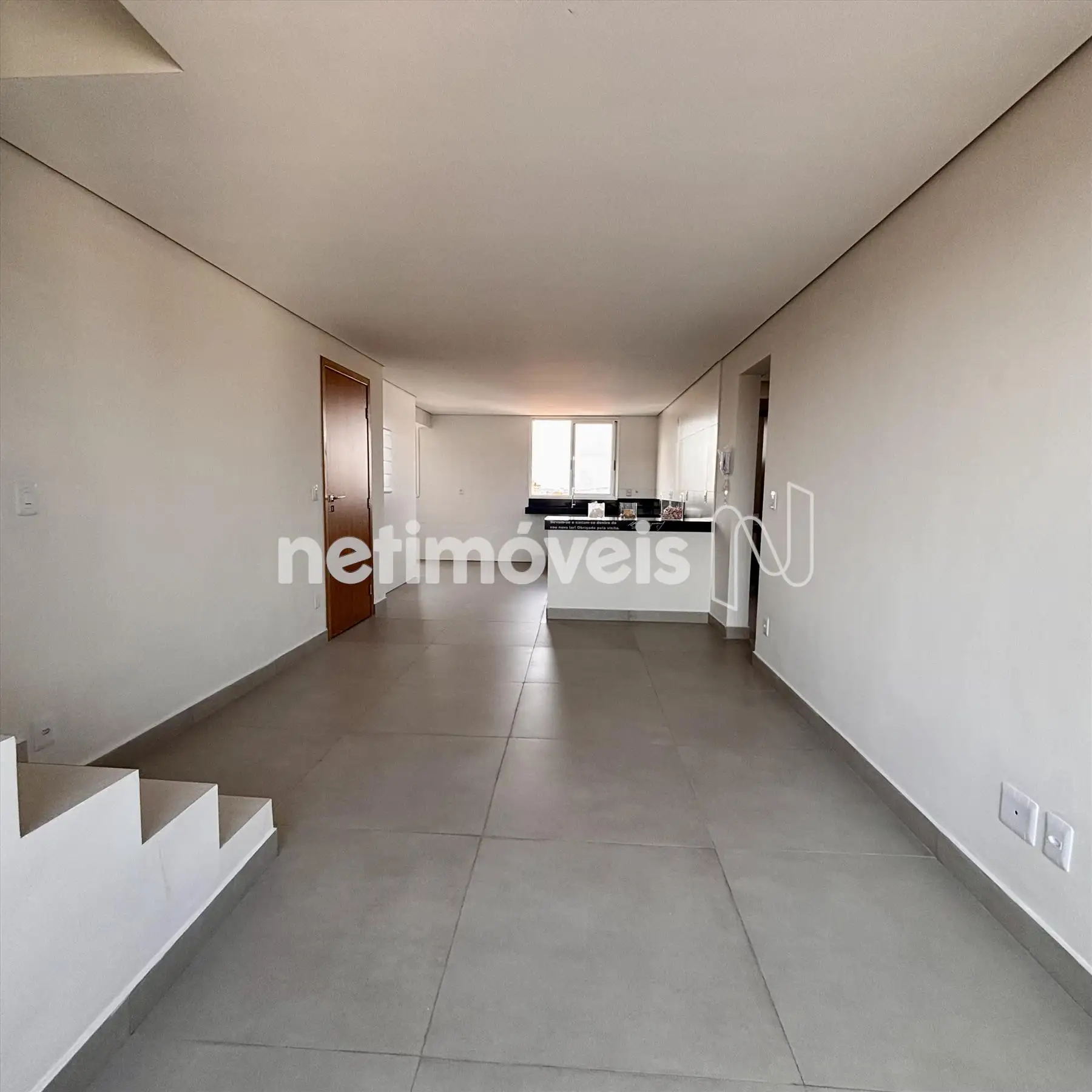 Sala de estar com acesso à cobertura