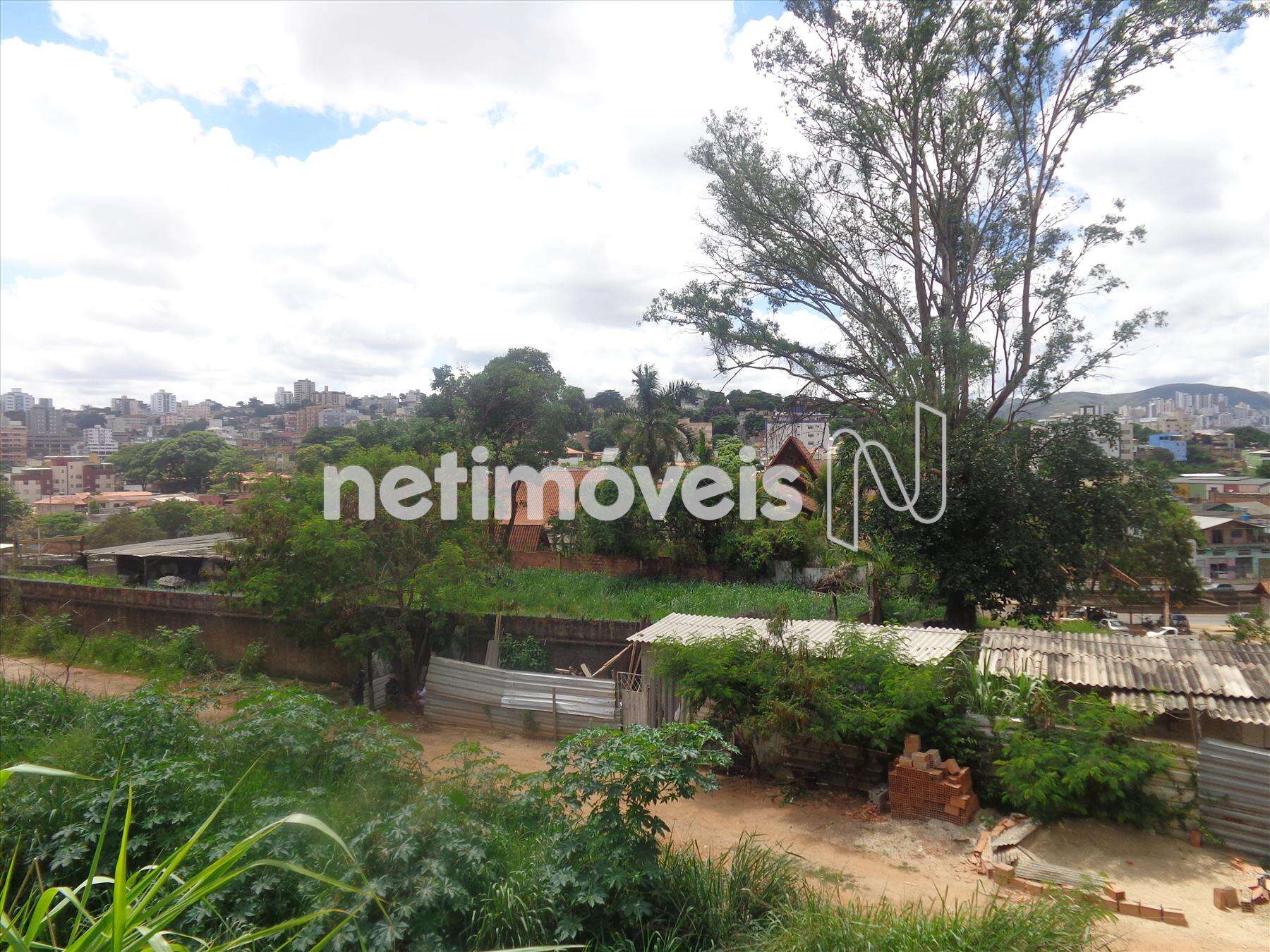 Visão fundo do terrenooutro ângulo