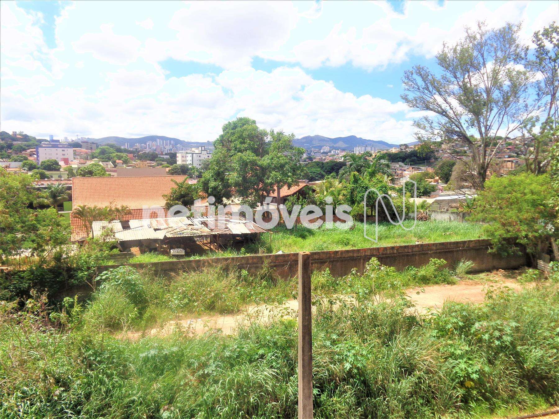 Visão fundo do terreno