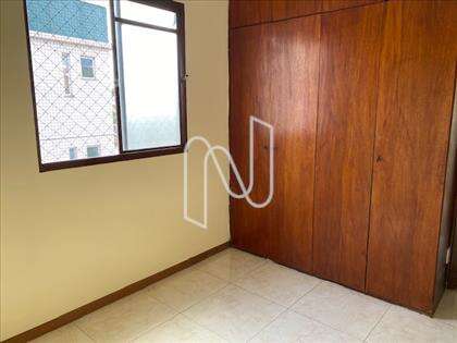 Quarto com armários