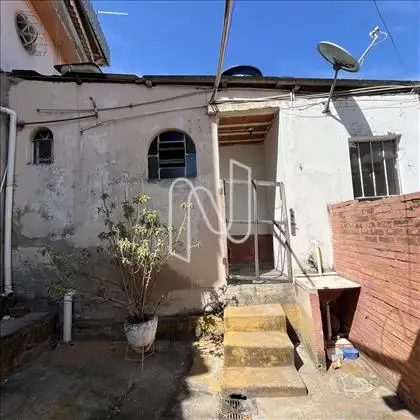 Fachada interna da casa 1 que tem 2 kitnets 