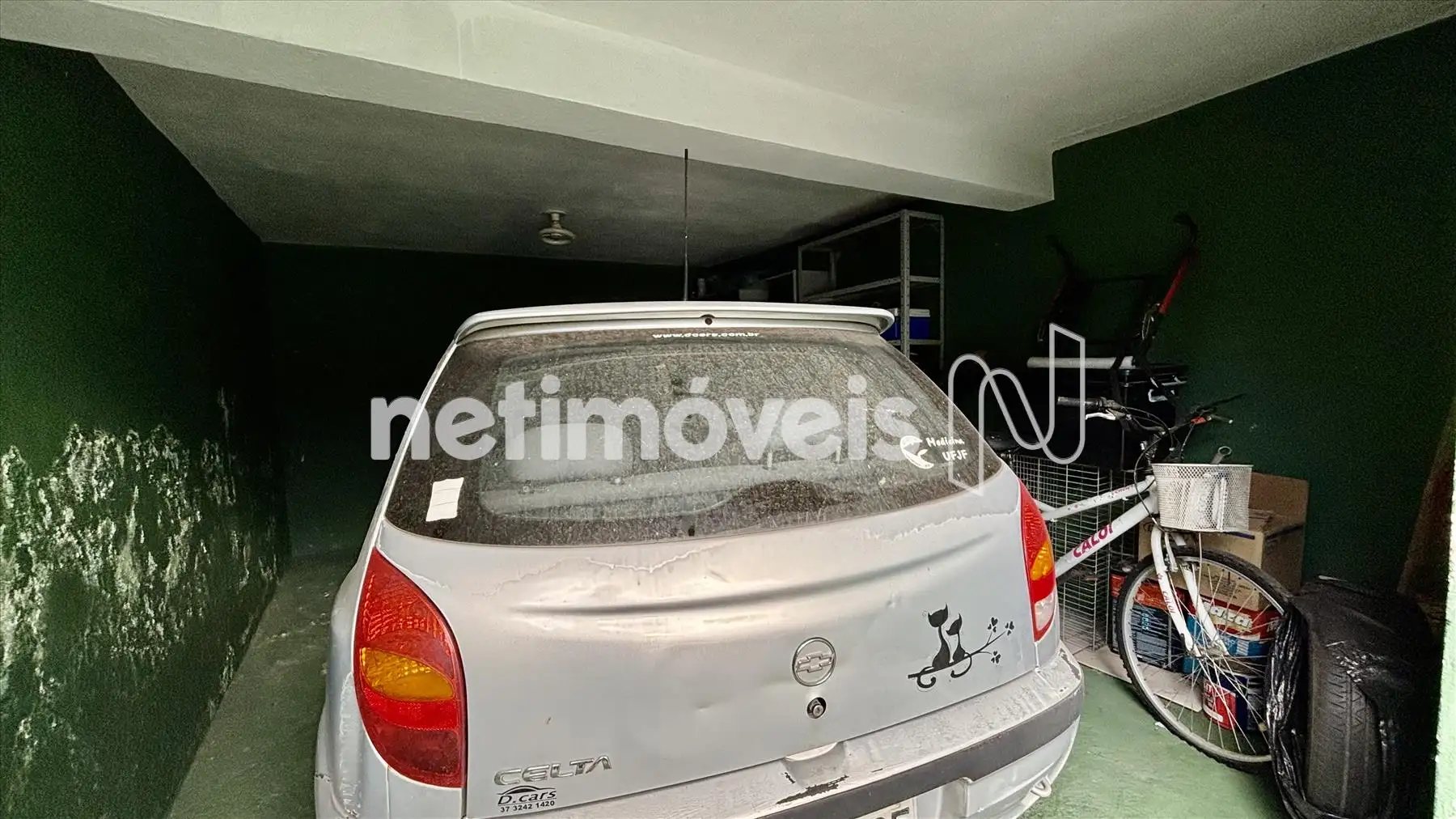 Segunda garagem coberta