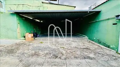 Primeira garagem coberta