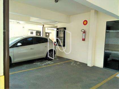 Garagem sob pilotis