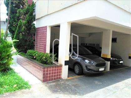 Garagem sob pilotis