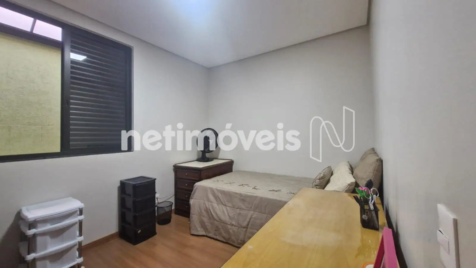 Quarto 1 outro ângulo 