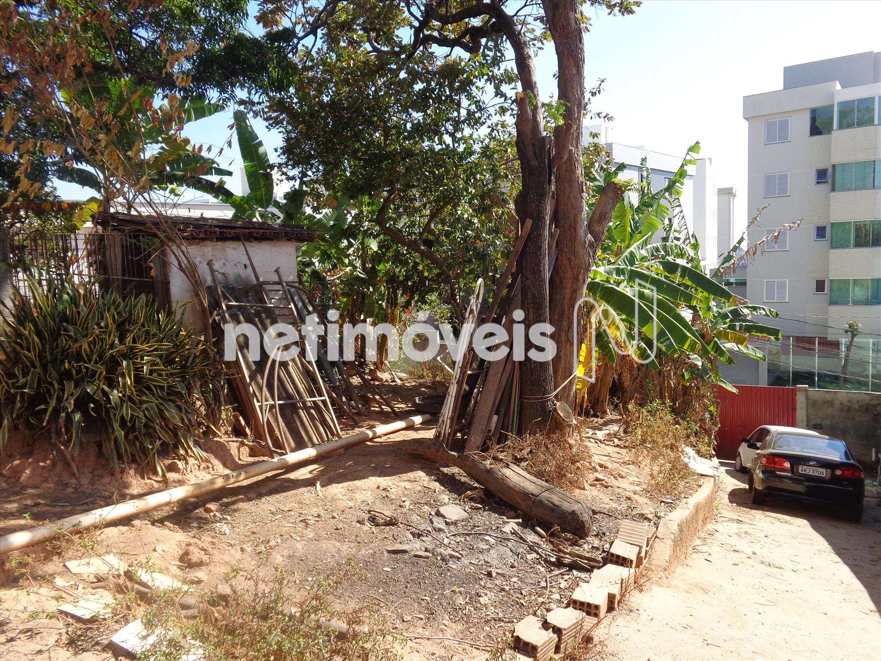 Terreno outro ângulo/ garagem barracão