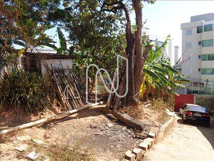 Terreno outro ângulo/ garagem barracão 