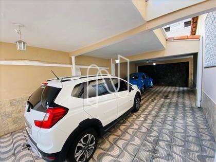 Parte da garagem coberta