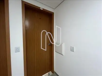  Porta de entrada do apartamento