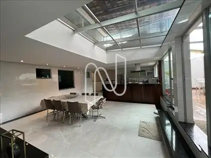 Sala de jantar anexa a cozinha 