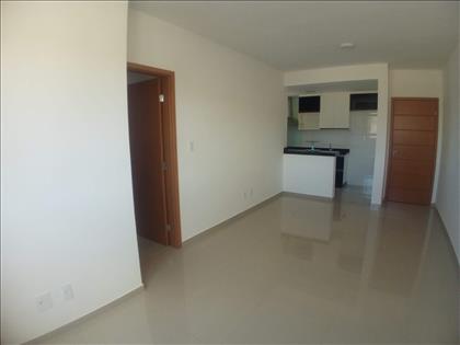 Sala para 2 ambientes e piso em porcelanato