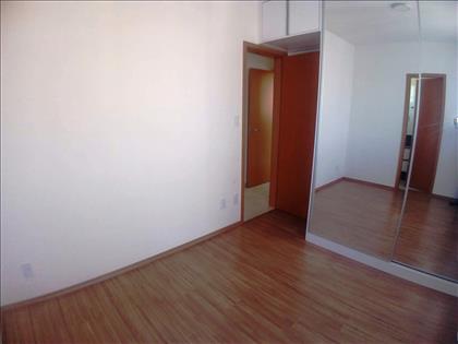 Quarto 01 - Com armário embutido e Suíte