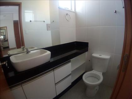 Quarto 01 - Suíte com armários embutidos