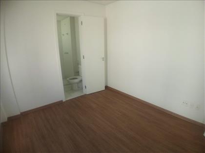 Quarto 02- Com Suíte e Veneziana