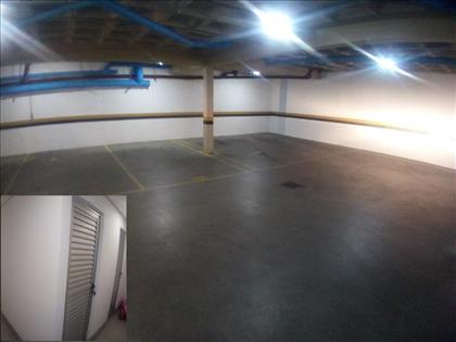 3 vagas paralelas e Box de despejo