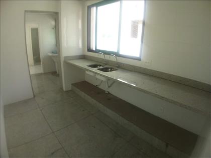 Ampla Cozinha com 2 pias, bancada em granito
