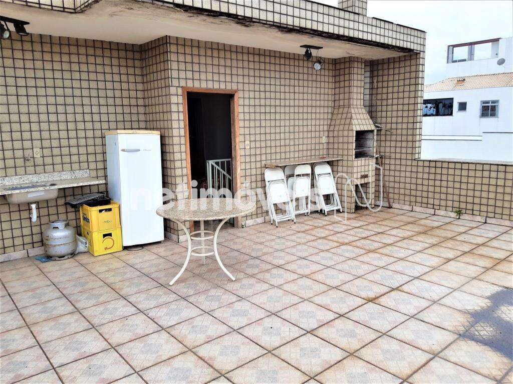 TERRAÇO LIVRE COM CHURRASQUEIRA E PIA