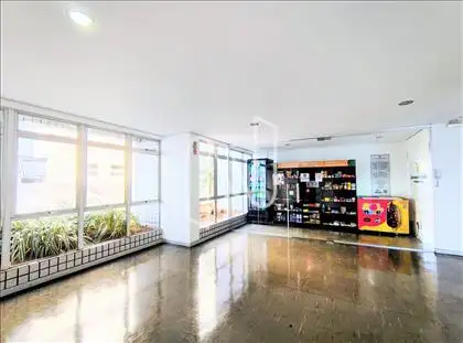 Salão para eventos com loja de conveniência 