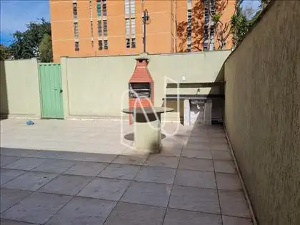 Área externa com churrasqueira