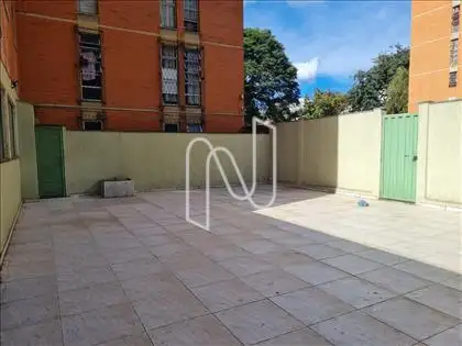 Área externa com churrasqueira