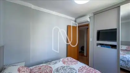 QUARTO COM AR CONDICIONADO