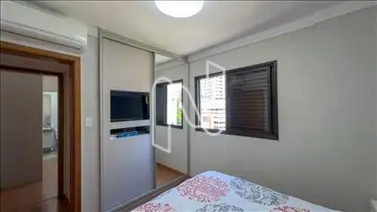 QUARTO COM AR CONDICIONADO