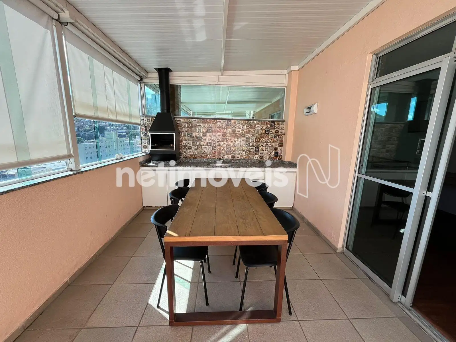 Área gourmet com churrasqueira