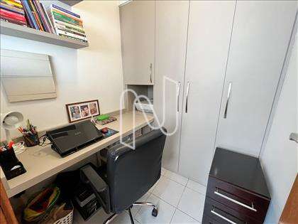 Quarto de Serviço transformado em Escritório 