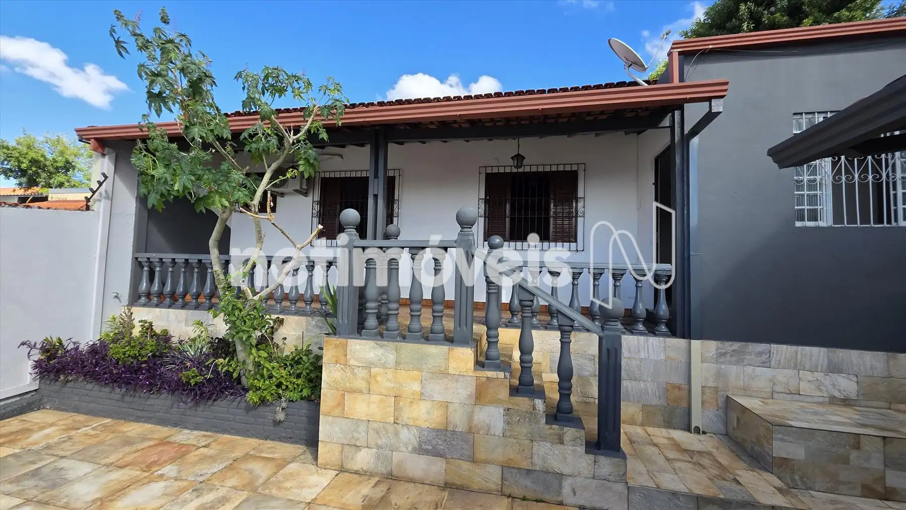 Casa para comprar com 120 m², 2 quartos, 1 banheiro, 5 vagas em Jardim Leblon, Belo Horizonte