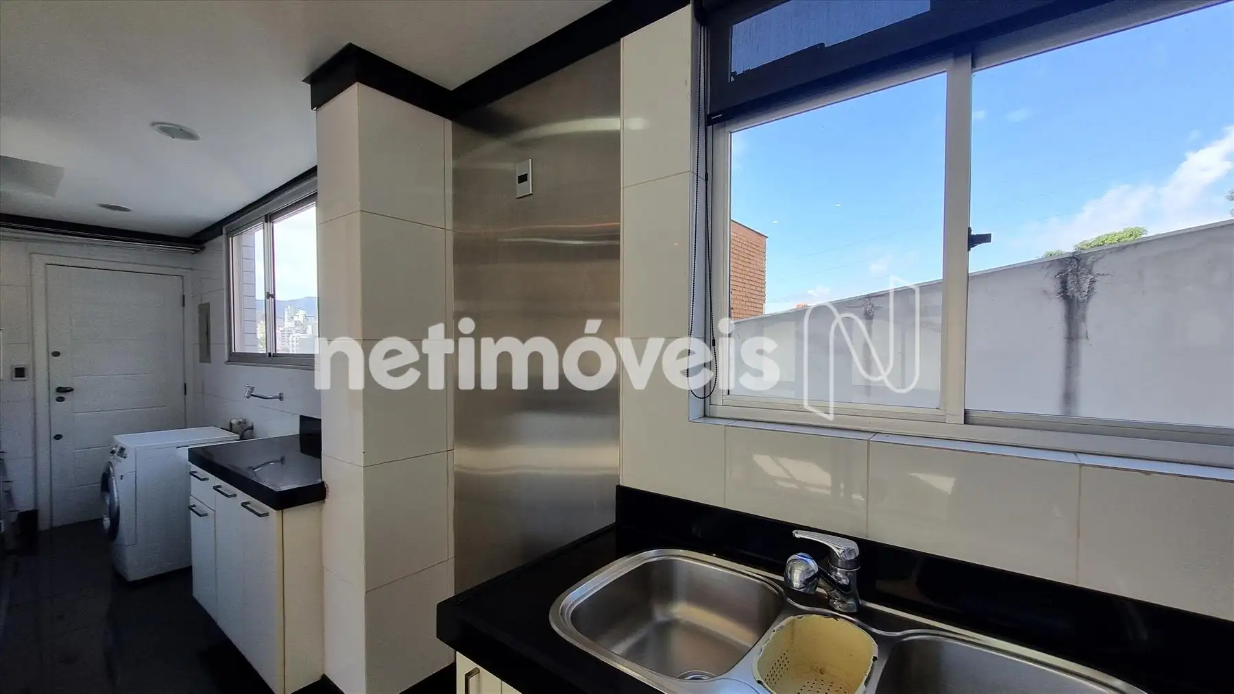 Cozinha Americana e Área de Serviço