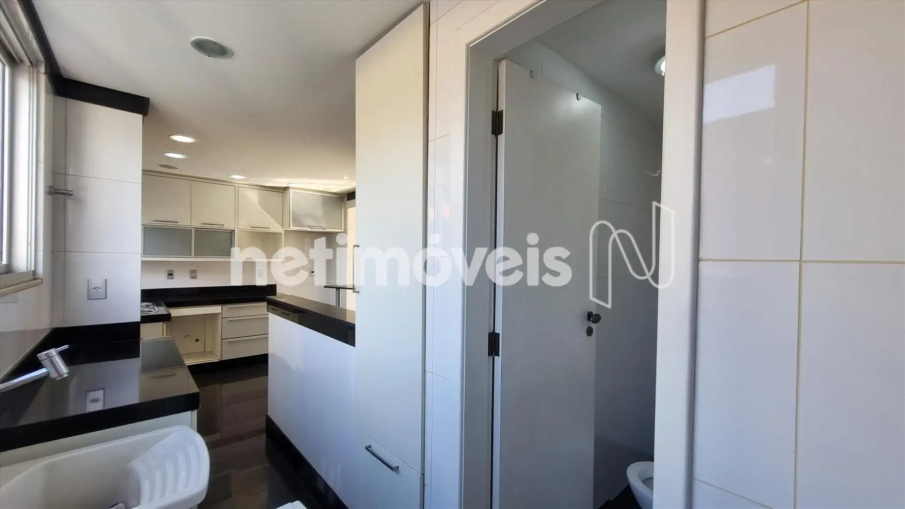 Área de Serviço e Cozinha Americana