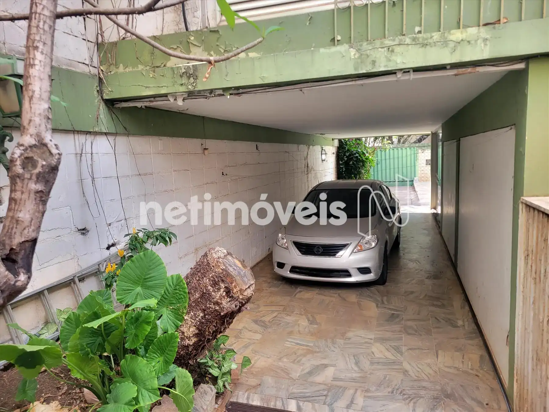Garagem coberta 