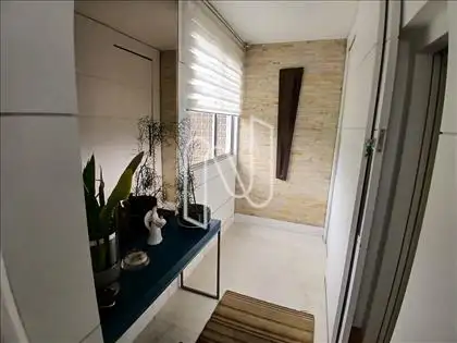 Elevador no andar do apartamento