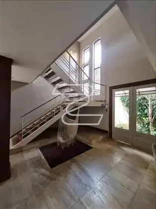 Escada de acesso ao 2º pavimento 