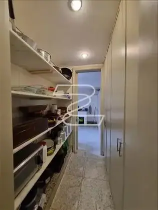  Despensa em corredor