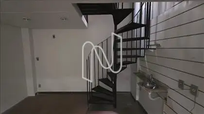 Escada de Acesso ao Mezanino