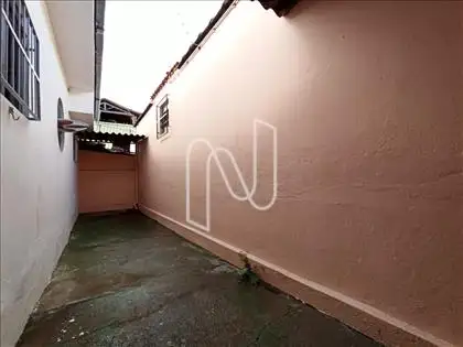 Quintal de fundos  