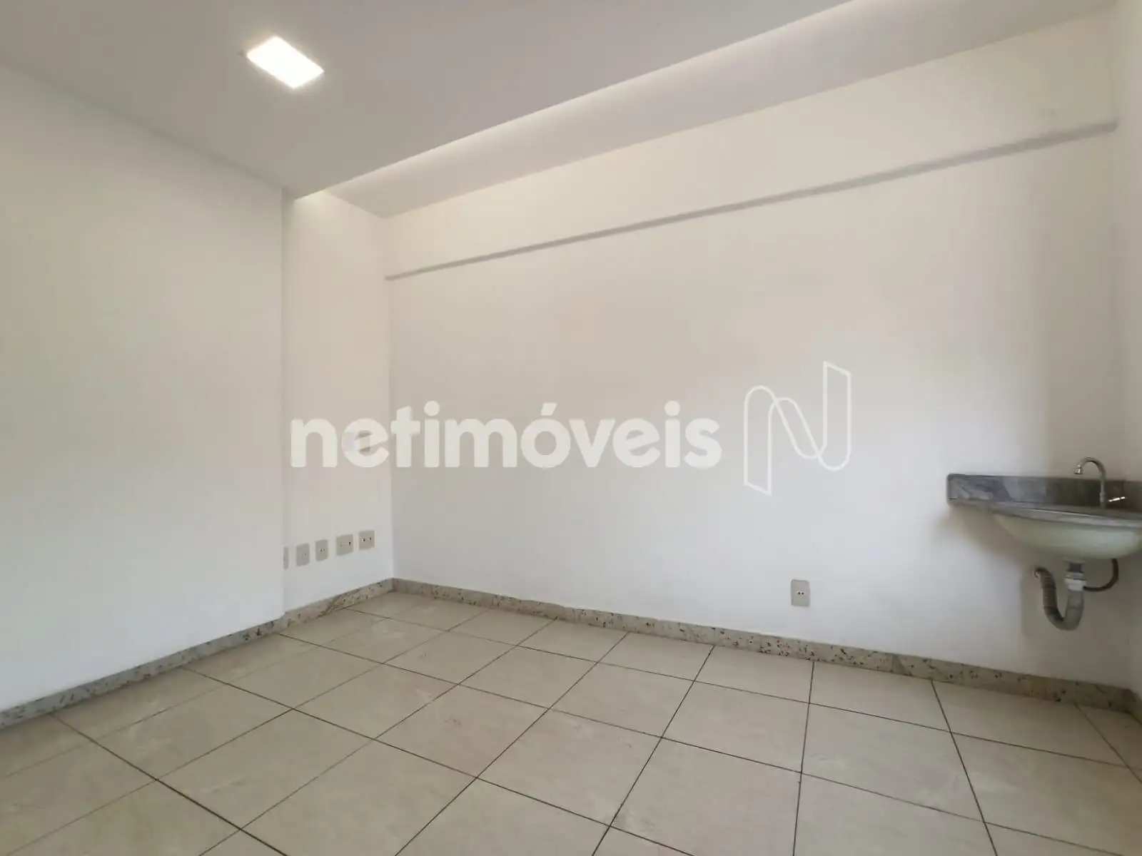 Conjunto de lojas para comprar com 141 m², 1 banheiro em Avenida Amazonas, Prado, Belo Horizonte