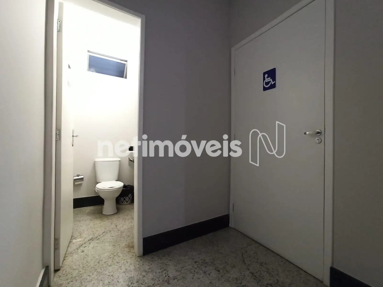 Lavabo no hall