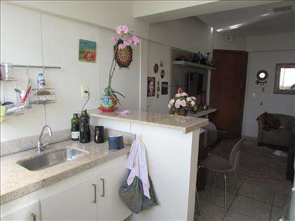 cozinha com bancada em granito