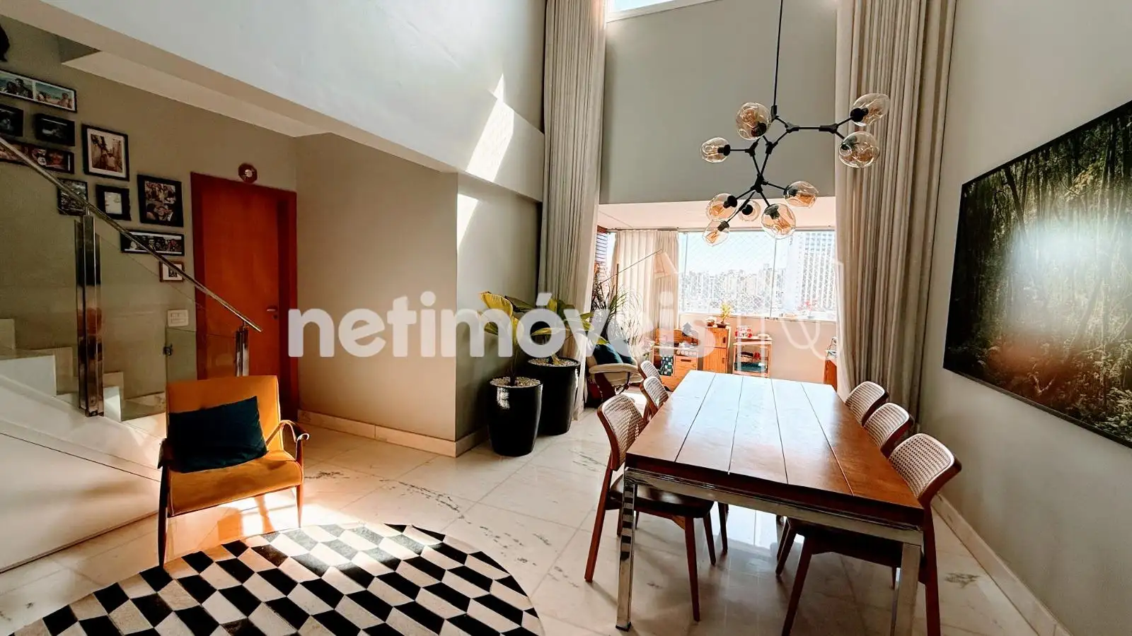 Espaço de Acesso ao 2° Pavimento