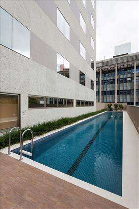 PISCINA COM RAIA